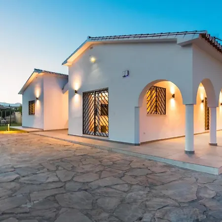 Costalita Cozy Sea Front Estepona