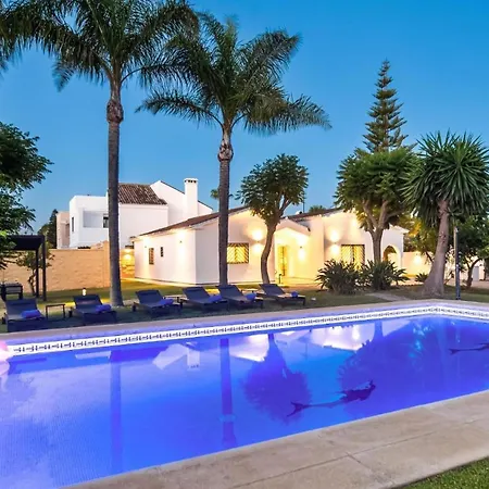 Costalita Cozy Sea Front Holiday home *